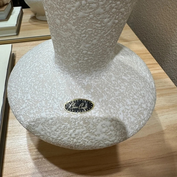 Mid-Century Modern Chinacraft Vase - Picture 4 of 5